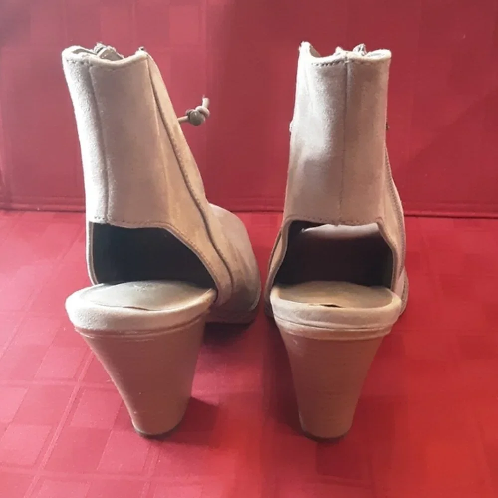 WOMENS SHOES - Picture 3 of 9